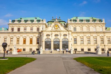 Vienna, Avusturya - 15 Ekim 2016: Belvedere Sarayı ve Bahçe Viyana'da. Ana palace - Upper Belvedere. Avusturya.