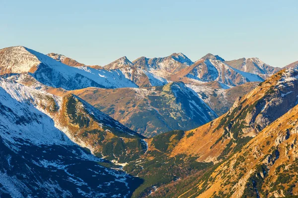 Podzimní horské krajiny, červené vrcholy, Tatry Mountain — Stock fotografie