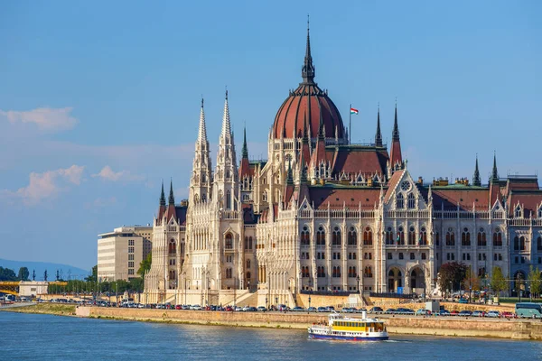 Budova maďarského parlamentu v Budapešti — Stock fotografie