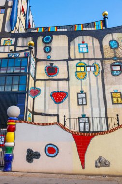 Vienna, Avusturya - 15 Ekim 2016: Ölü yakma tesisi Viyana'da ünlü Avusturyalı mimar Friedensreich Hundertwasser tarafından inşa