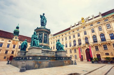 Viyana, Avusturya, 13 Ekim 2016: Anıt İmparator Franz için ben Innerer Burghof Viyana, Avusturya Hofburg İmparatorluk Sarayı'nda Avusturya