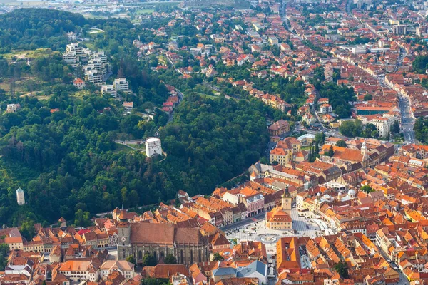 Letecký pohled na staré město, Brašov, Sedmihradsko, Rumunsko — Stock fotografie
