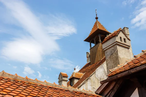 Castillo de Bran también conocido por el mito de Drácula, Rumania — Foto de Stock