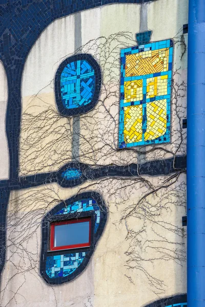 VIENNA, AUSTRIA - October 15, 2016: Detail facade of Spittelau waste incineration in Vienna, built by the famous Austrian architect Friedensreich Hundertwasser — Stock Photo, Image