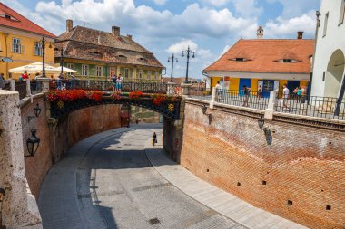 Sibiu, Romanya - 19 Temmuz 2014: eski kasaba meydanında tarihi merkezi sibiu Romanya 14 yüzyılda inşa edilmiş