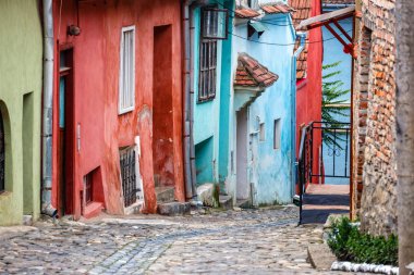Ortaçağ sokak görünümü Sighisoara, Romanya
