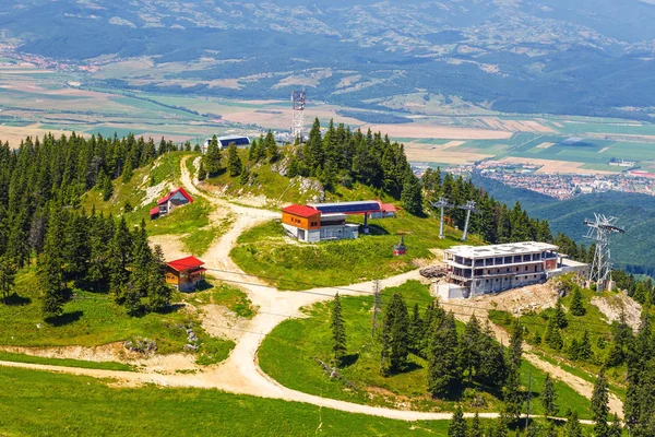 Pohled z Postavarul a pokochejte masivu, poiana brasov, Rumunsko — Stock fotografie