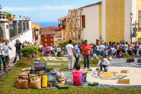 La Orotava, Tenerife, Spanien - 11 juni 2015: Firandet av Corpus Christi är en av de mest välförankrade traditionerna i Teneriffa — Stockfoto