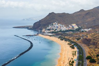 Santa Cruz, Tenerife, Kanarya Adaları, İspanya yakınındaki Teresitas plajda havadan görünümü