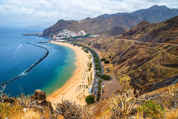 Vista aérea na praia de Teresitas perto de Santa Cruz, Tenerife, Ilhas Canárias, Espanha — Fotografia de Stock