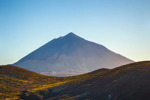 Zonsondergang over de vulkaan Teide op Tenerife, Canarische eiland, Spanje — Stockfoto