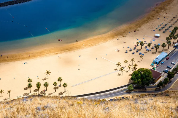 Vista aérea na praia de Teresitas perto de Santa Cruz, Tenerife, Ilhas Canárias, Espanha — Fotografia de Stock