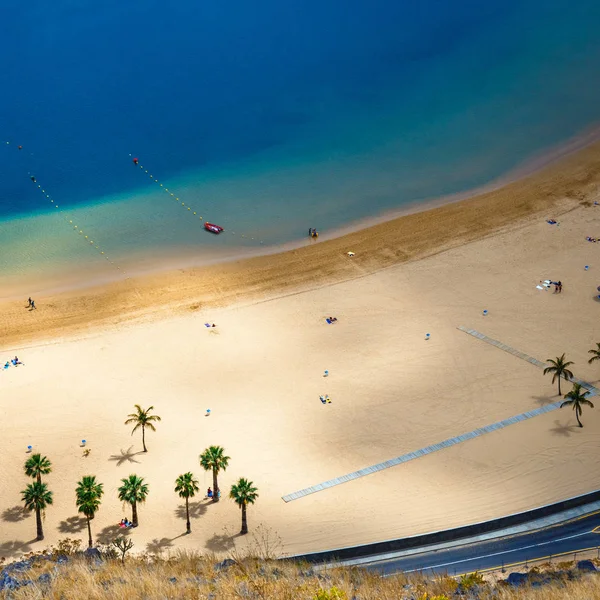 Vista aérea na praia de Teresitas perto de Santa Cruz, Tenerife, Ilhas Canárias, Espanha — Fotografia de Stock