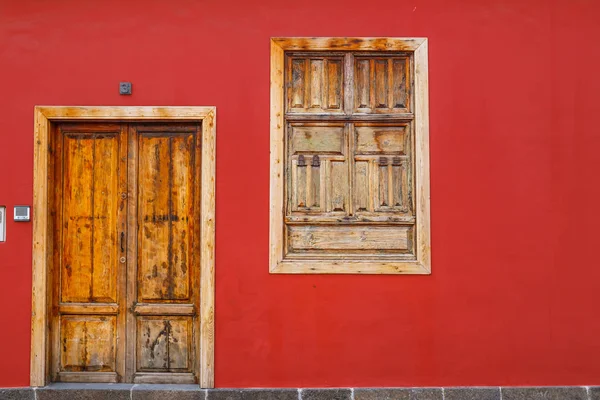 Zdjęcie kolorowe drzwi do domu — Zdjęcie stockowe
