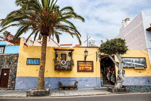 Garachico, Tenerife Adası, İspanya, 08 Haziran 2015: sokak Garachico şehir adada Tenerife, Kanarya, İspanya — Stok fotoğraf