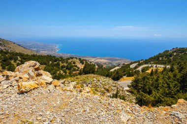 Crete, Yunanistan için Chora Sfakion şehir yakınlarındaki curvy yolu