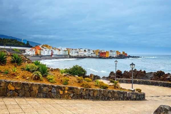 Vista del Puerto de la Cruz en Tenerife, Islas Canarias, España — Foto de Stock
