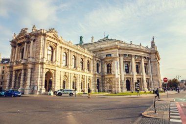 Vienna, Avusturya - 14 Ekim 2016: View Viyana Devlet Opera House - Staatsoper - öğleden sonra Avusturya Viyana'da