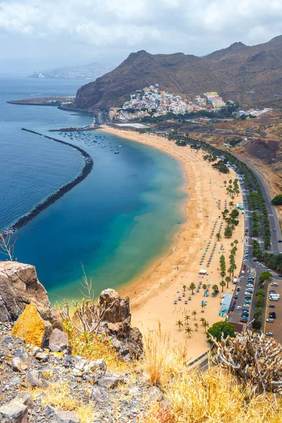 Vista aérea na praia de Teresitas perto de Santa Cruz, Tenerife, Ilhas Canárias, Espanha — Fotografia de Stock