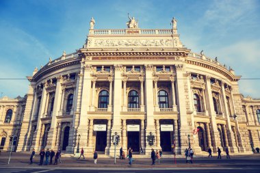 Vienna, Avusturya - 14 Ekim 2016: View Viyana Devlet Opera House - Staatsoper - öğleden sonra Avusturya Viyana'da