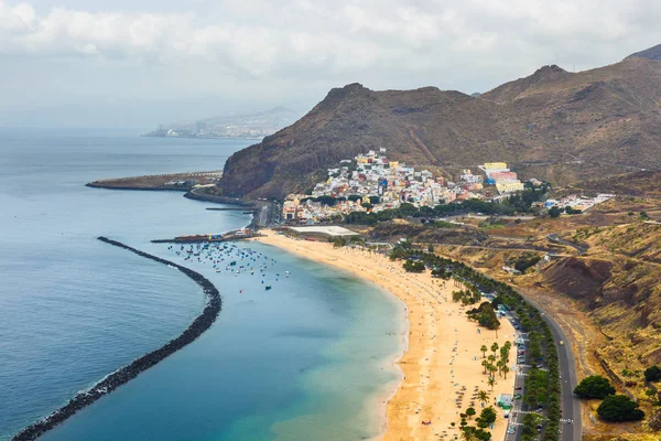 Santa Cruz, Tenerife, Kanarya Adaları, İspanya yakınındaki Teresitas plajda havadan görünümü