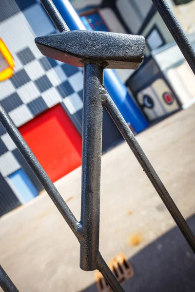 Wien, Österrike - 15 oktober, 2016: Detalj fasad Spittelau avfallsförbränning i Wien, byggd av den berömda österrikiska arkitekten Friedensreich Hundertwasser — Stockfoto