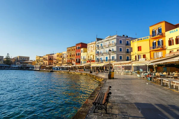 Hanya Girit - 25 Maj, 2016: Sabah görünümü Chania, Yunanistan eski liman. Hanya Girit ikinci büyük kentidir