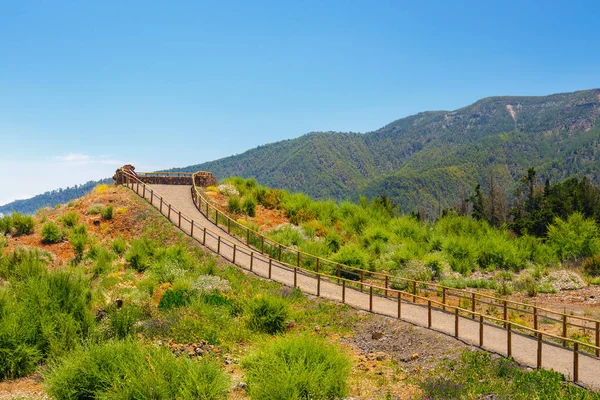 Mirador sobre las nubes en el Parque Nacional del Teide en Tenerife, España — Foto de Stock