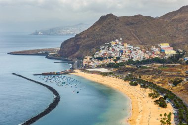 Santa Cruz, Tenerife, Kanarya Adaları, İspanya yakınındaki Teresitas plajda havadan görünümü