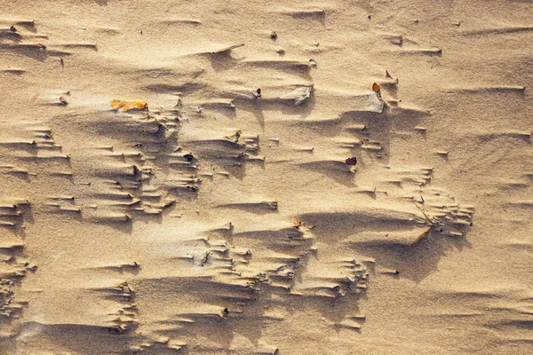 Naturliga former i sanden på stranden — Stockfoto