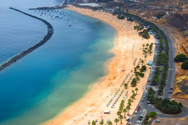 Vista aérea de la playa de Teresitas cerca de Santa Cruz, Tenerife, Islas Canarias, España —  Fotos de Stock
