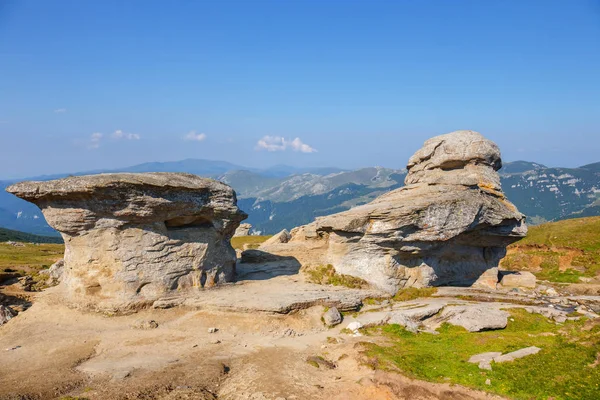Geomorfologiczne konstrukcji skalnych w górach Bucegi, Rumunia — Zdjęcie stockowe