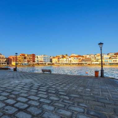 Hanya Girit - 25 Maj, 2016: Sabah görünümü Chania, Yunanistan eski liman. Hanya Girit ikinci büyük kentidir