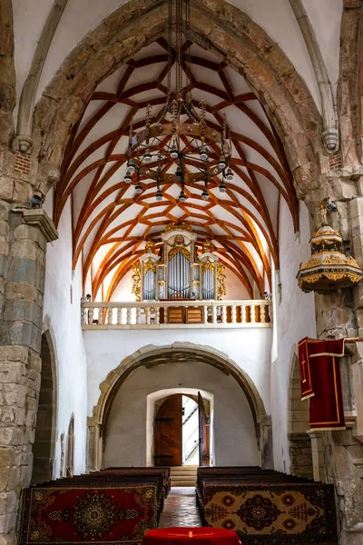Prejmer, Roemenië, 18 juli 2014: De Prejmer versterkte kerk in de buurt van Brasov, de grootste in Zuidoost-Europa, gebouwd door de Teutoonse ridders in 1212-1213, Roemenië — Stockfoto