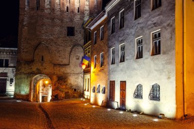 Tarihi kent Sighisoara, Romanya gece manzarası. Hangi şehirde Vlad Tepes, Drakula doğdu