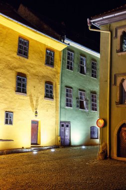 Tarihi kent Sighisoara, Romanya gece manzarası. Hangi şehirde Vlad Tepes, Drakula doğdu