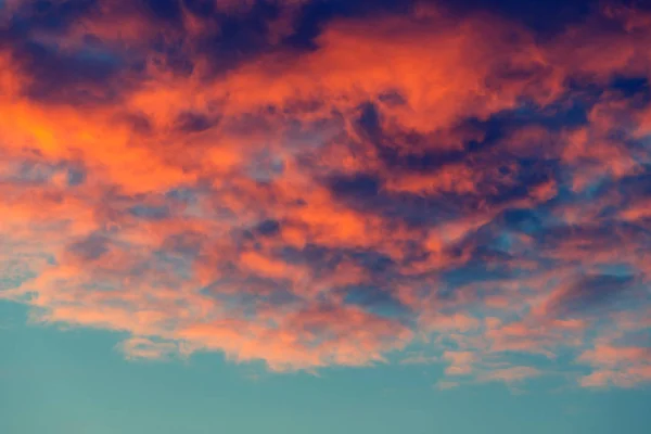 Prachtige kleuren van de zonsondergang, vintage look — Stockfoto