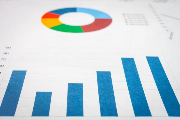 Affärsdokument på arbetsplatsen, finansiella rapport, närbild — Stockfoto