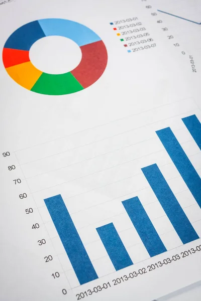 Documentos comerciales en el lugar de trabajo, informe financiero, primer plano — Foto de Stock