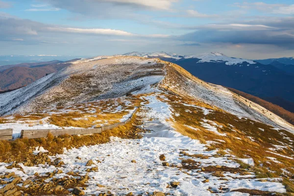 겨울 산 풍경, Bieszczady 국립 공원, 폴란드 — 스톡 사진