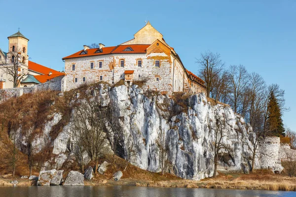 Monasterio benedictino en Tyniec cerca de Cracovia, Polonia —  Fotos de Stock