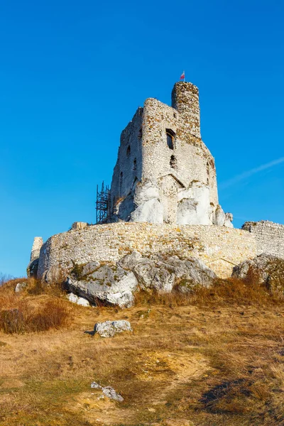 Ruins of medieval castle Mirow in Poland at sunset — Stock Photo, Image