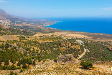 Crete, Yunanistan için Chora Sfakion şehir yakınlarındaki curvy yolu