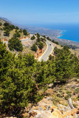 Crete, Yunanistan için Chora Sfakion şehir yakınlarındaki curvy yolu