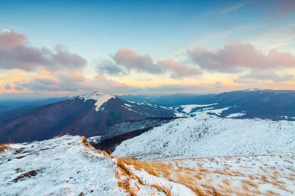 Inverno montanhas paisagem, Parque Nacional Bieszczady, Polônia — Fotografia de Stock