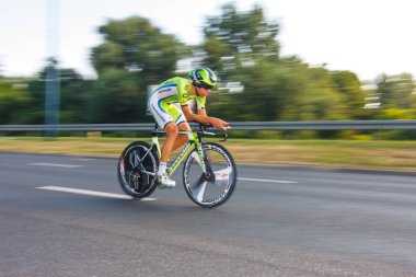 Krakow, Polonya - 3 Ağustos 2013: 70 tur de Pologne 7 etap yarışı, Krakow, Polonya Bisiklete binme tanımlanamayan katılımcı. Tur de Pologne Doğu Avrupa'nın en büyük Bisiklete binme olaydır.