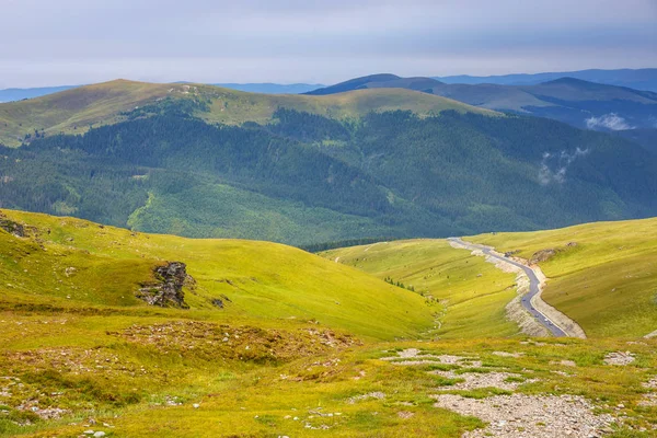Krajobraz gór Parnag w Rumunii, Europa — Zdjęcie stockowe