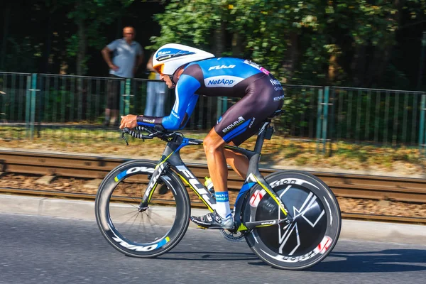 KRAKOW, POLAND - AUGUST 3, 2013: Unidentified participant of 70th Tour de Pologne cycling 7th stage race in Krakow, Poland. Tour de Pologne is the biggest cycling event in Eastern Europe. — Stock Photo, Image