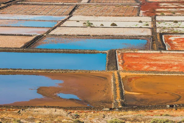 Salinas de Janubio, mina de sal na ilha de lanzarote, Espanha — Fotografia de Stock