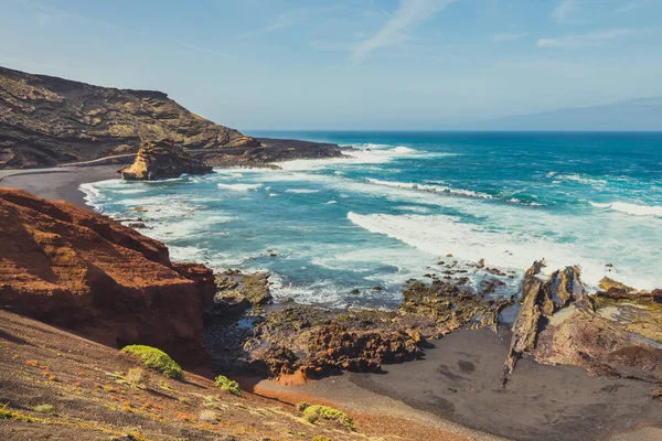 Zelená laguny v El Golfo, ostrov Lanzarote, Španělsko — Stock fotografie